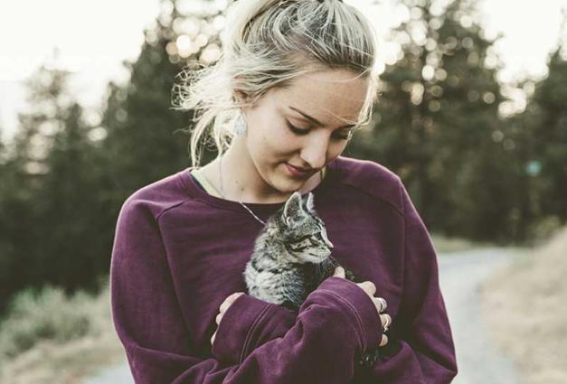 Young woman holding a kitten